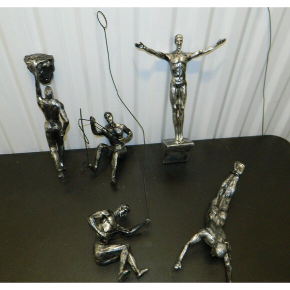 5 Creative Climbing Man Resin Wall Sculptures 3D Wall Art Decor Strong Man Brave - Picture 2 of 16